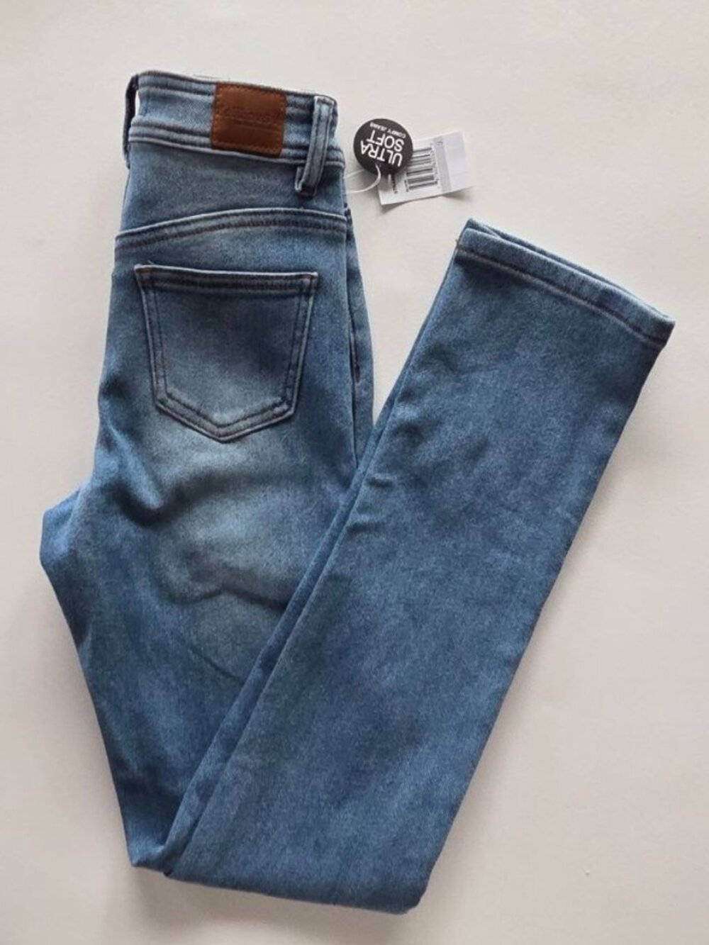 $44 Dollhouse Juniors' Mid- Rise Straight-Leg Jeans Malibu Wash Size 0